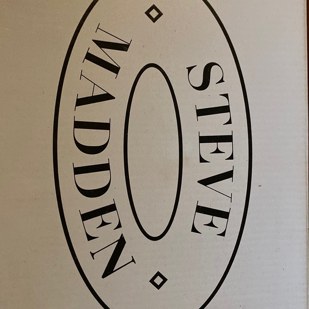 Steve Madden women's shows. Brand new. Never worn. Size 7,